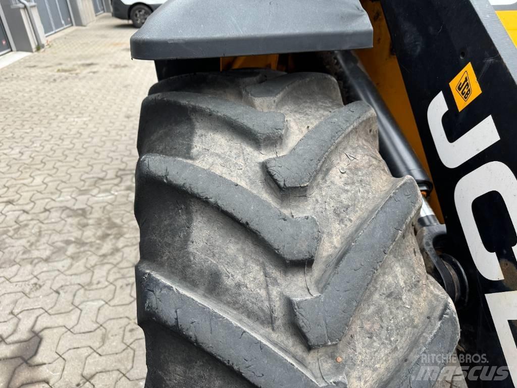 JCB 411 HT Gumikerekes homlokrakodók