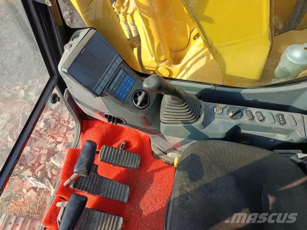 Komatsu PC 138 Lánctalpas kotrók
