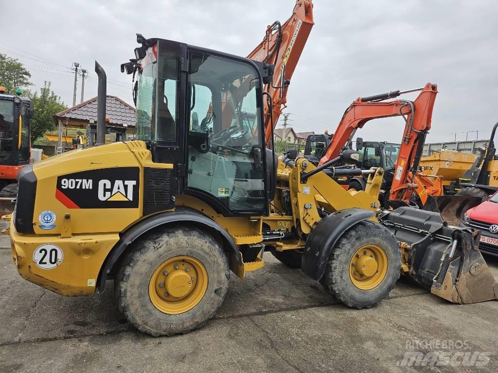 CAT 907M Gumikerekes homlokrakodók