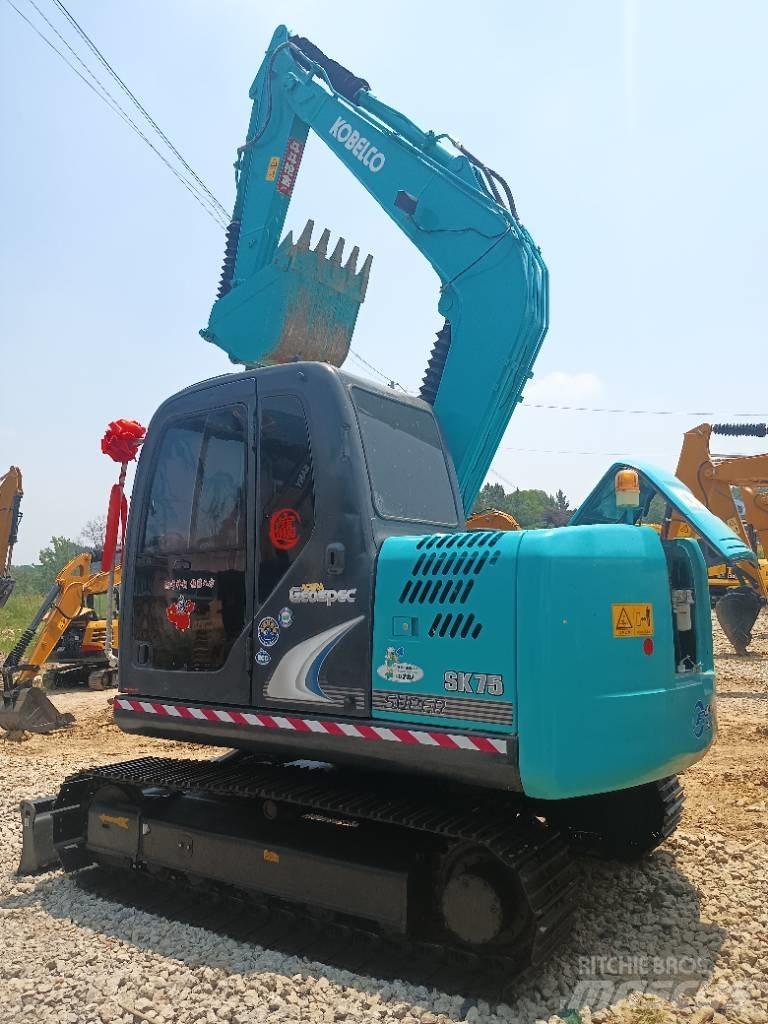 Kobelco SK 75 Mini kotrók < 7t
