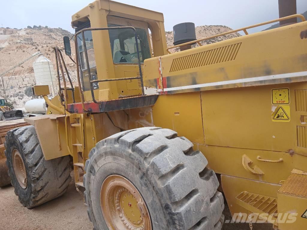 Komatsu WA 600-1 Gumikerekes homlokrakodók