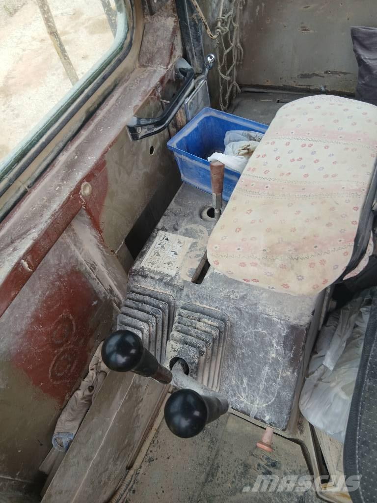 Komatsu WA 600-1 Gumikerekes homlokrakodók