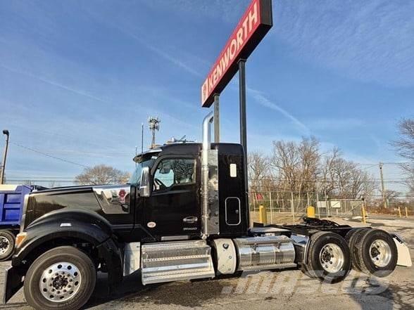 Kenworth W990 Nyergesvontatók