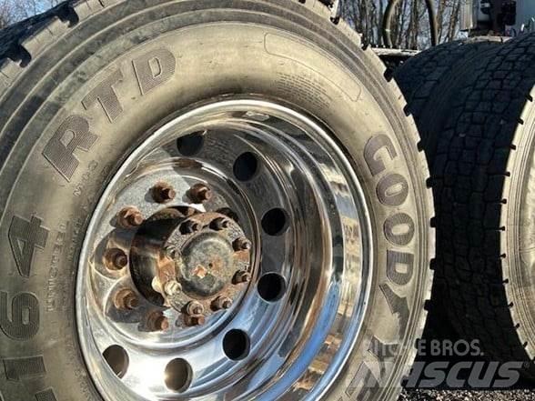 Mack CL733 Nyergesvontatók