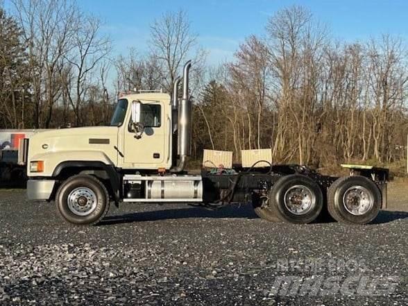 Mack CL733 Nyergesvontatók