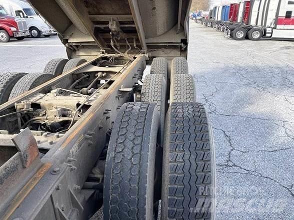 Mack GRANITE GU713 Billenő teherautók