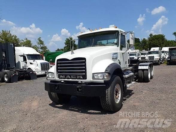 Mack GRANITE GU713 Nyergesvontatók