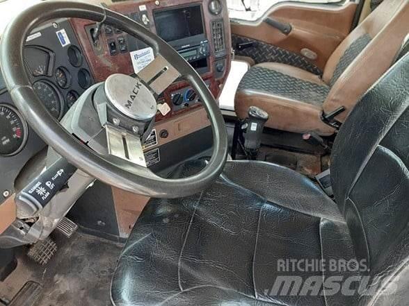Mack GRANITE GU713 Nyergesvontatók