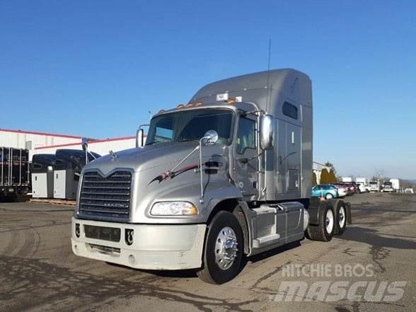 Mack PINNACLE CXU613 Nyergesvontatók