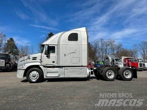 Mack PINNACLE CXU613 Nyergesvontatók