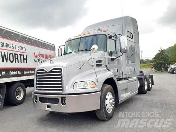 Mack PINNACLE CXU613 Nyergesvontatók