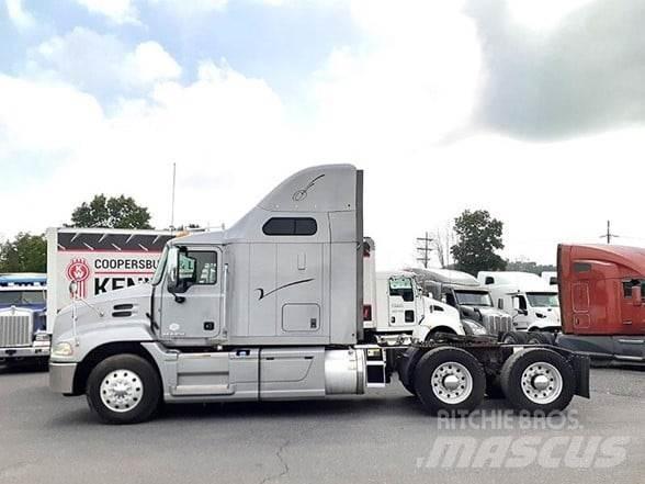 Mack PINNACLE CXU613 Nyergesvontatók
