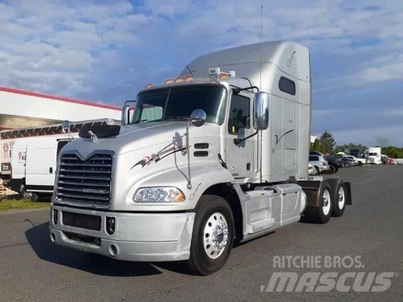 Mack PINNACLE CXU613 Nyergesvontatók