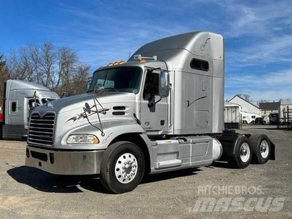 Mack PINNACLE CXU613 Nyergesvontatók