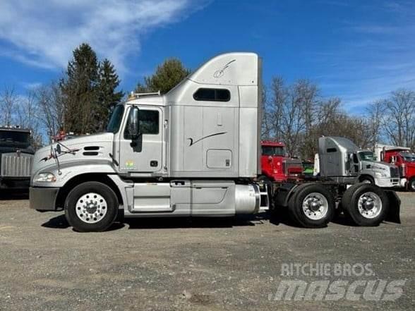Mack PINNACLE CXU613 Nyergesvontatók