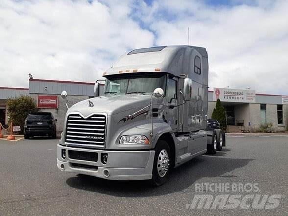 Mack PINNACLE CXU613 Nyergesvontatók