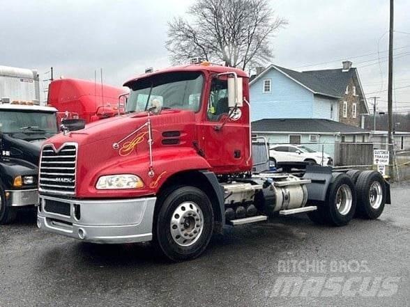 Mack PINNACLE CXU613 Nyergesvontatók