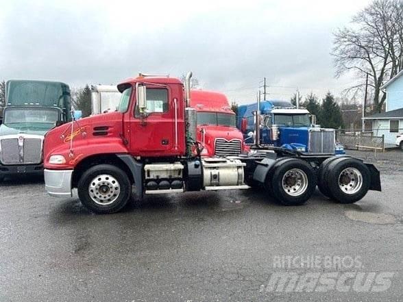 Mack PINNACLE CXU613 Nyergesvontatók