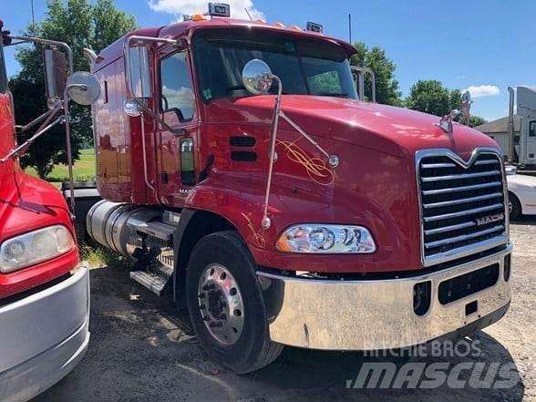 Mack PINNACLE CXU613 Nyergesvontatók