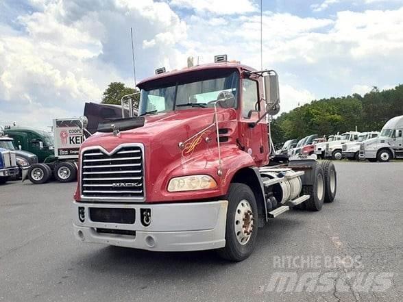 Mack PINNACLE CXU613 Nyergesvontatók