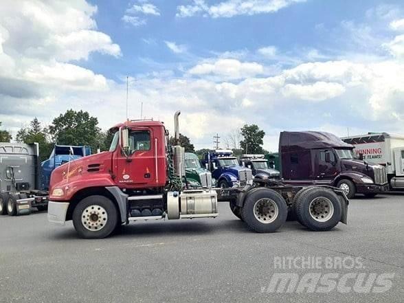 Mack PINNACLE CXU613 Nyergesvontatók