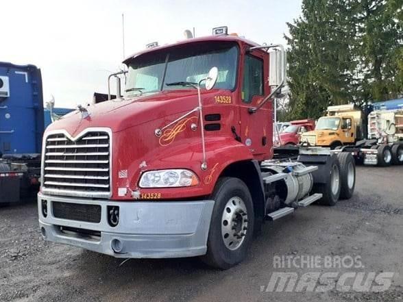 Mack PINNACLE CXU613 Nyergesvontatók
