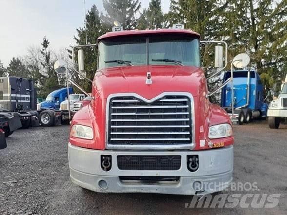 Mack PINNACLE CXU613 Nyergesvontatók