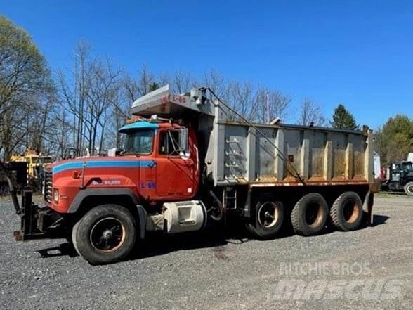 Mack RD688S Billenő teherautók