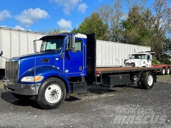 Peterbilt 330 Platós / Ponyvás teherautók