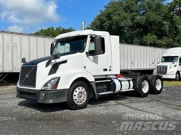 Volvo VNL64T300 Nyergesvontatók
