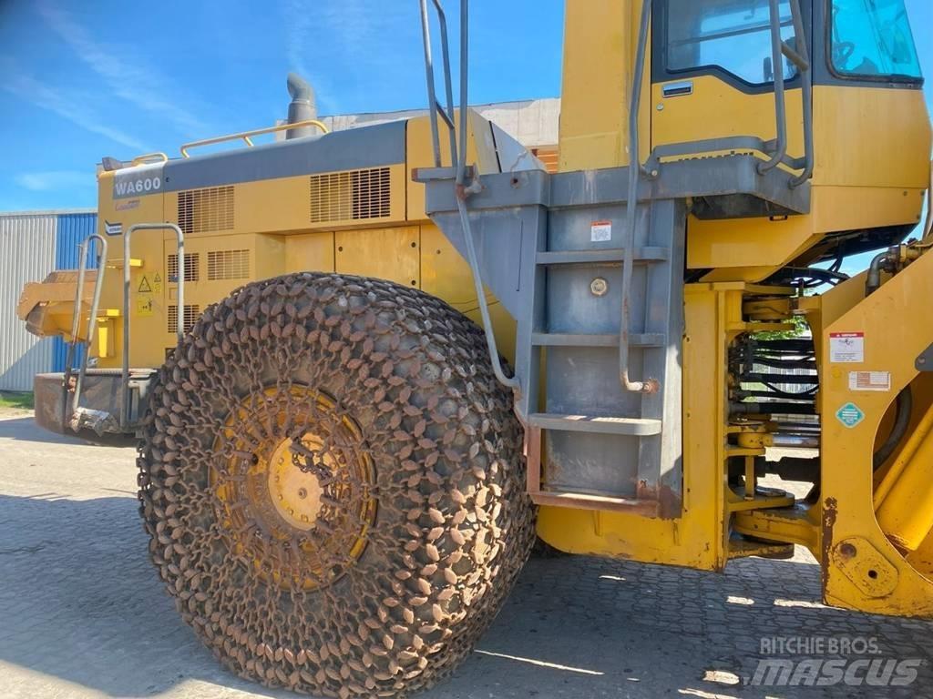 Komatsu WA 600-3 Gumikerekes homlokrakodók