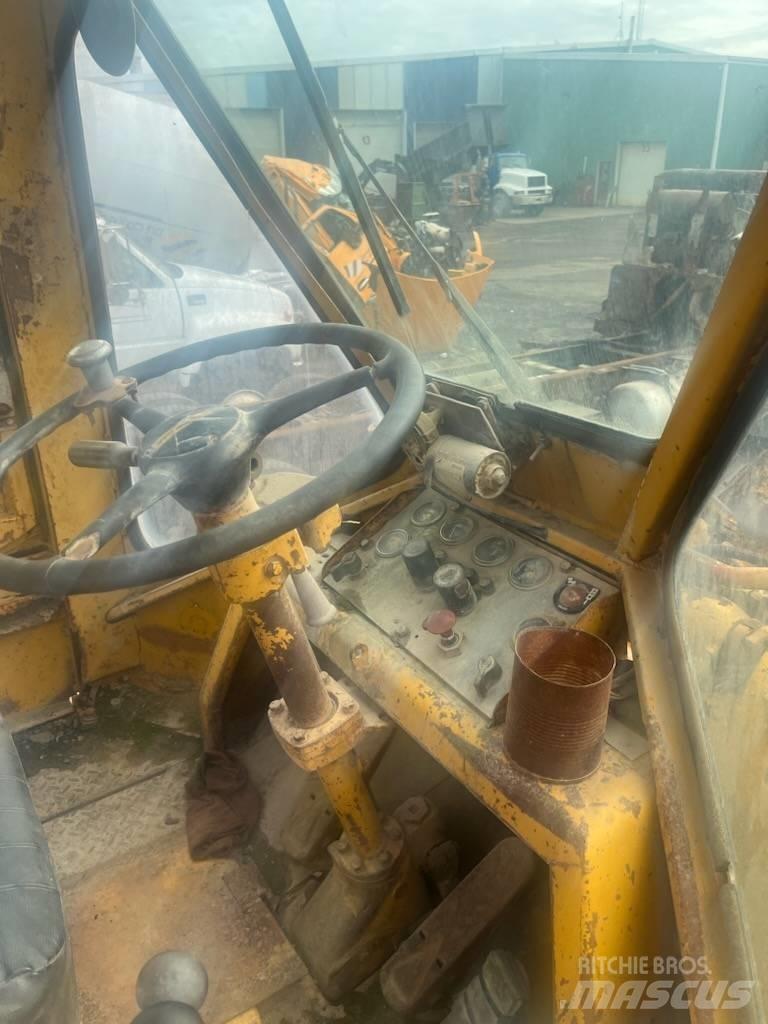 CAT 980 B Gumikerekes homlokrakodók