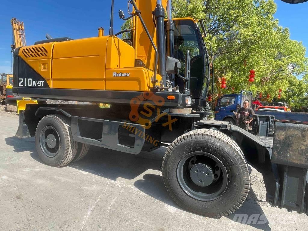 Hyundai R210W Gumikerekes kotrók