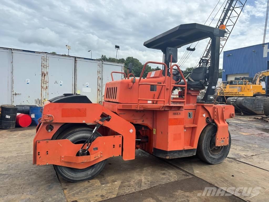 Sakai GW 750-2 Pneumatikus kerekes hengerek