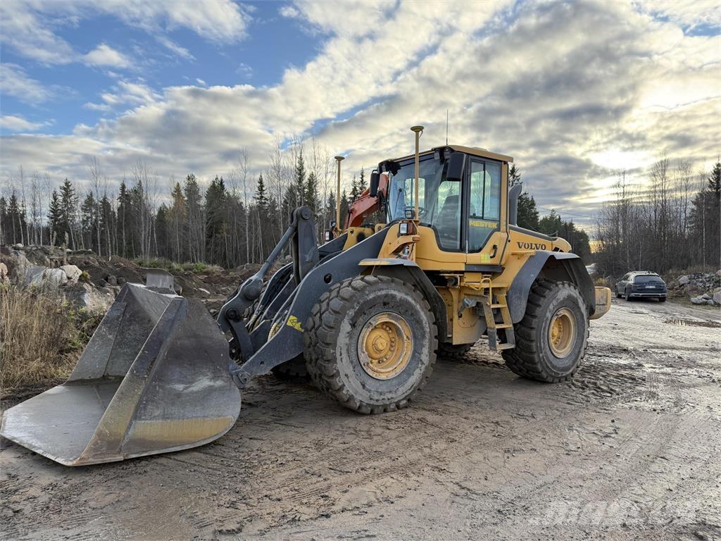 Volvo L120F Gumikerekes homlokrakodók