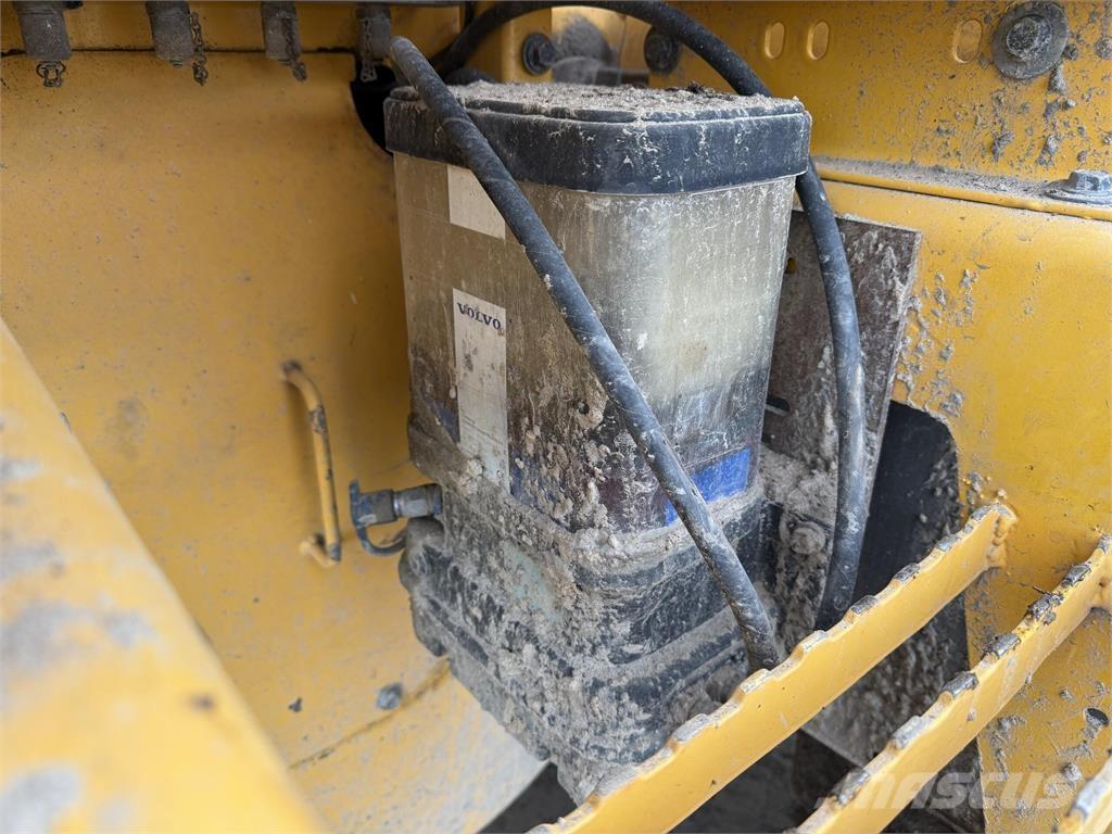 Volvo L120F Gumikerekes homlokrakodók