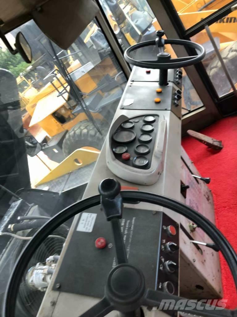 XCMG XP301 Pneumatikus kerekes hengerek