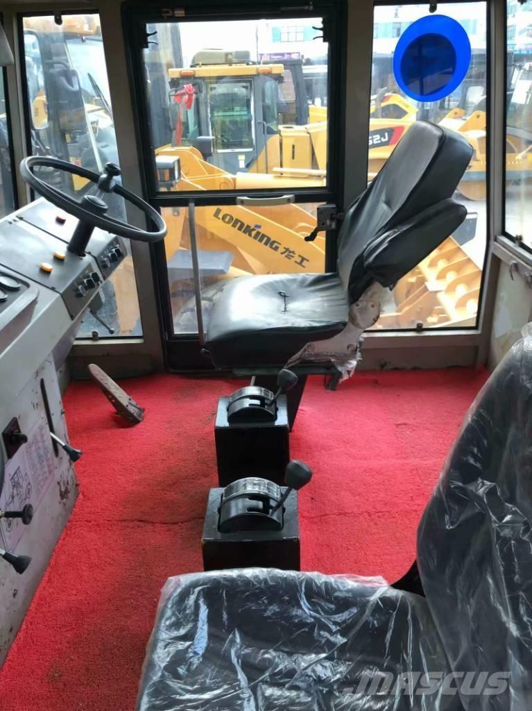 XCMG XP301 Pneumatikus kerekes hengerek