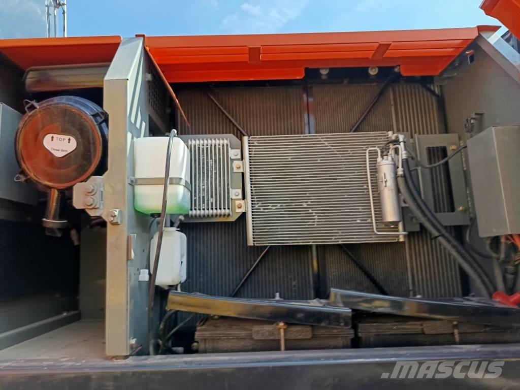 Hitachi ZX 200 Lánctalpas kotrók