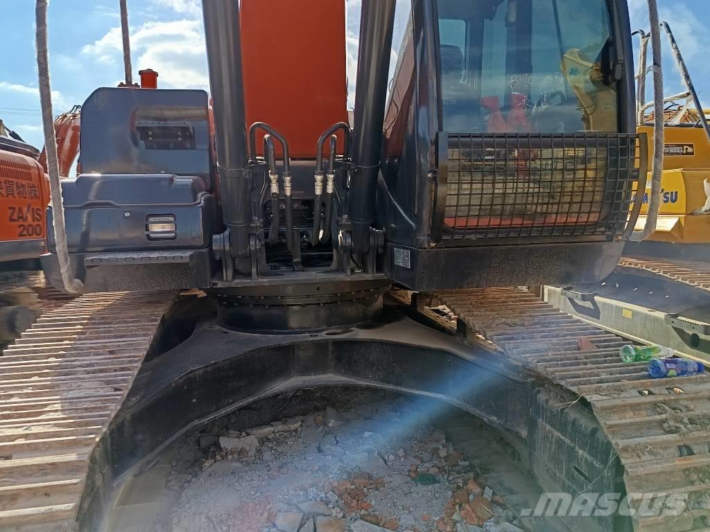 Hitachi ZX 200 Lánctalpas kotrók