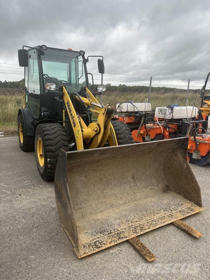 Komatsu WA70M-8EO Univerzális rakodók
