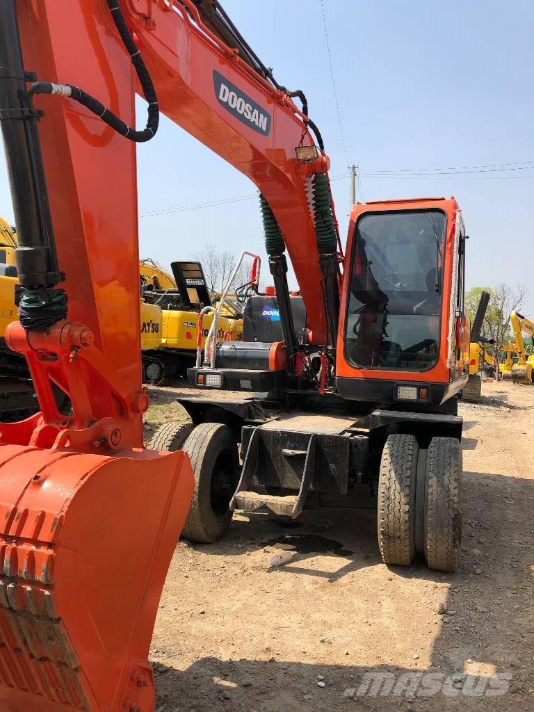 Doosan DX150W Gumikerekes kotrók