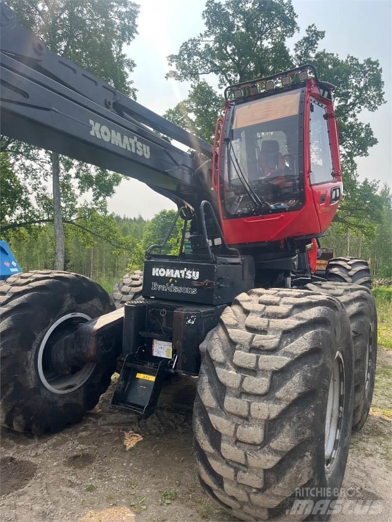 Komatsu 951 Betakarítók
