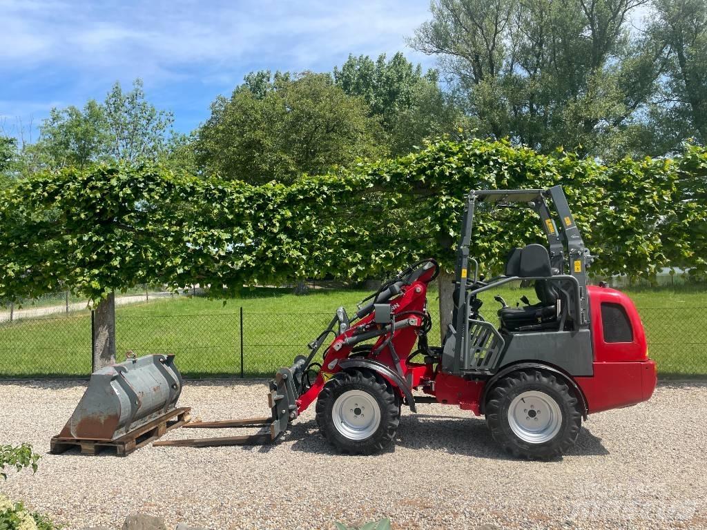 Weidemann 1260 Gumikerekes homlokrakodók