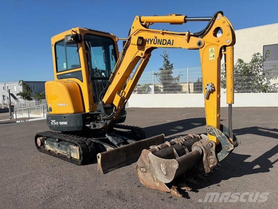 Hyundai R25Z-9 AK Mini kotrók < 7t