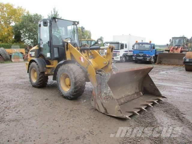 CAT 908 M Gumikerekes homlokrakodók
