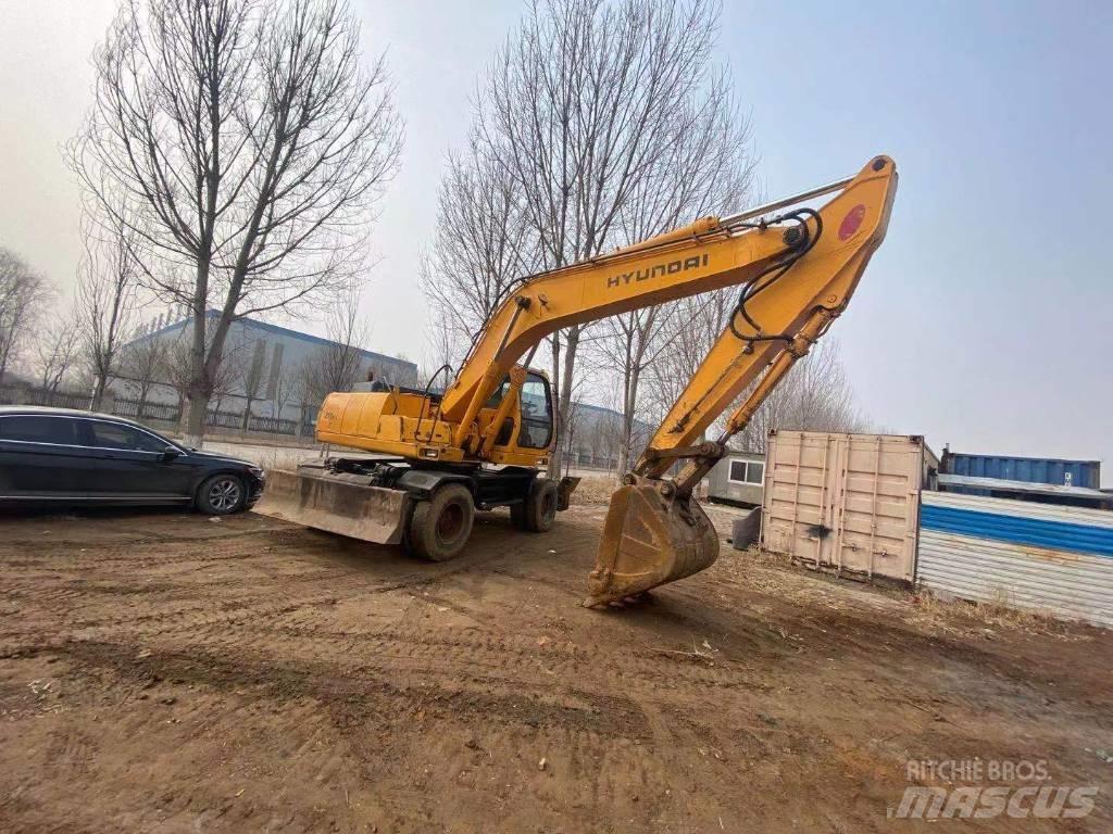 Hyundai R210WD Gumikerekes kotrók