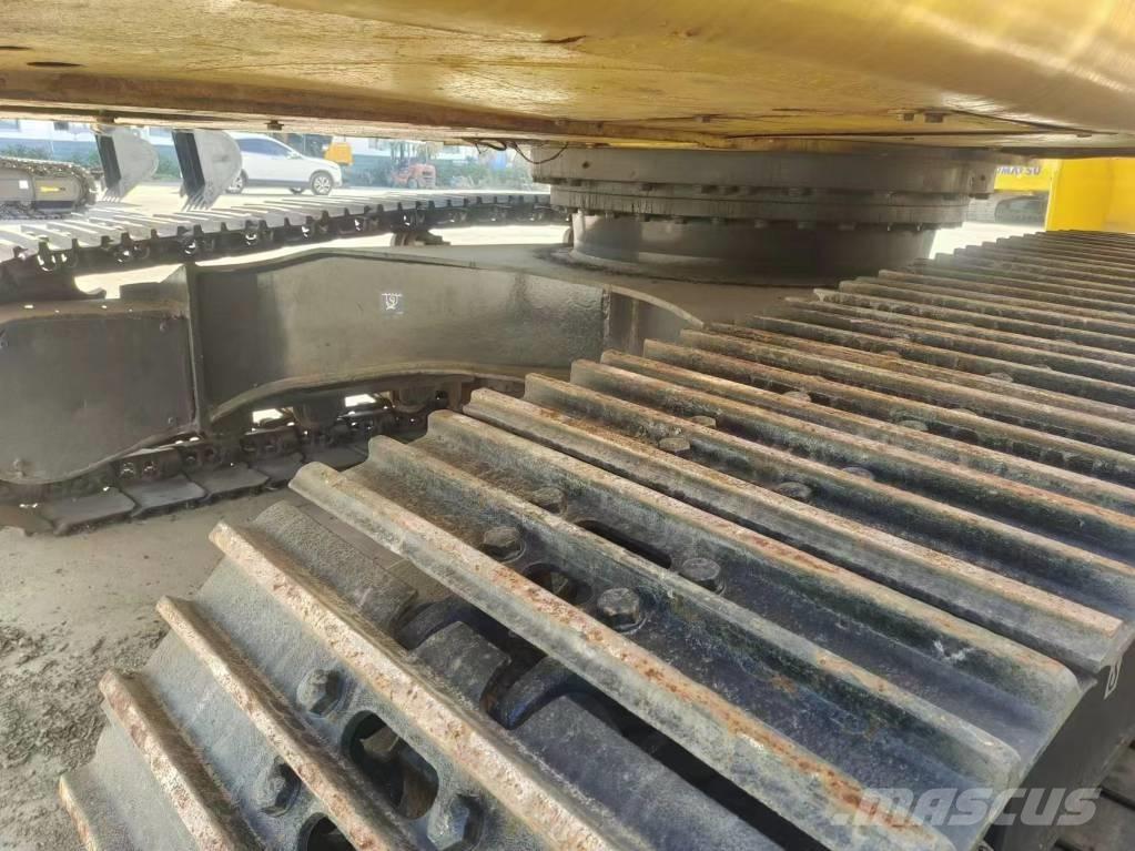 Komatsu PC 220 Lánctalpas kotrók