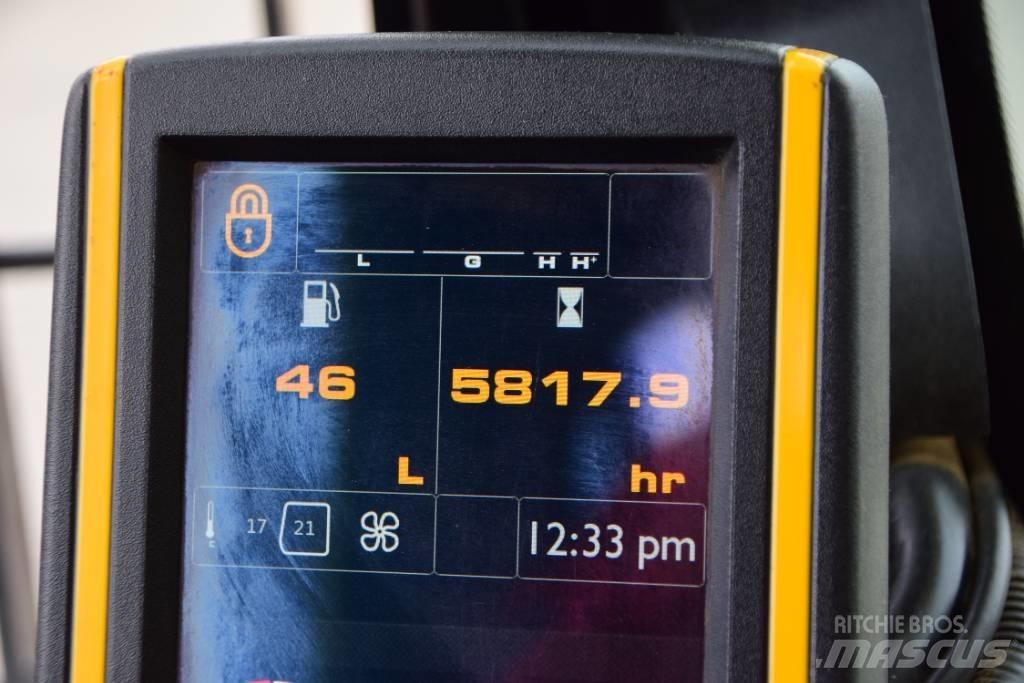 JCB JS131LC PLUS Lánctalpas kotrók