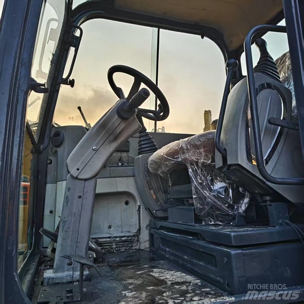 Hyundai 60 W Gumikerekes kotrók